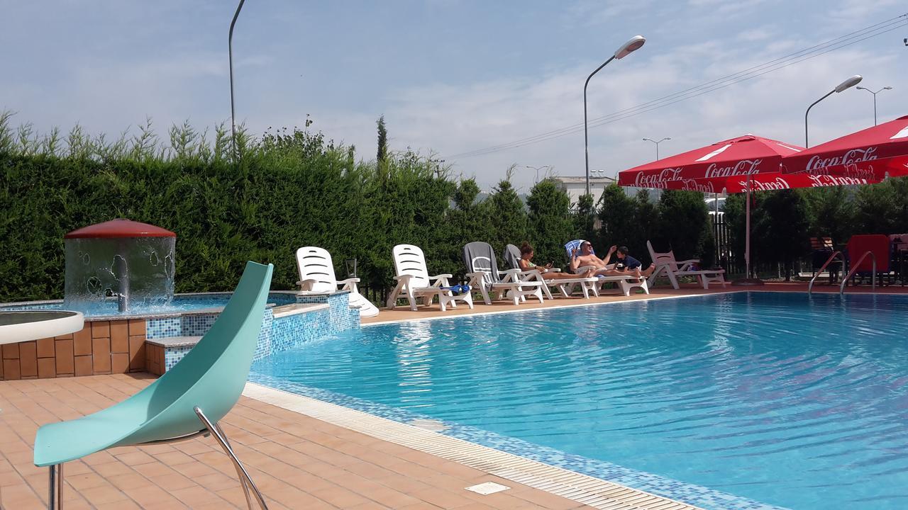 Hotel Blue Sky Golem  Exterior foto